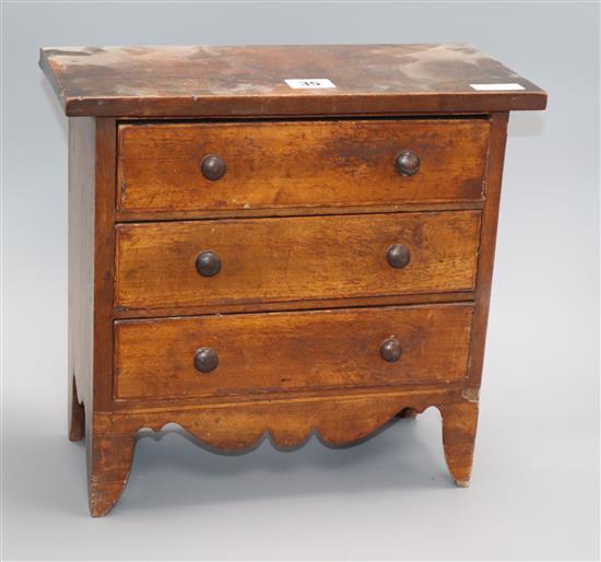 A Victorian apprentice miniature chest of drawers height 31cm